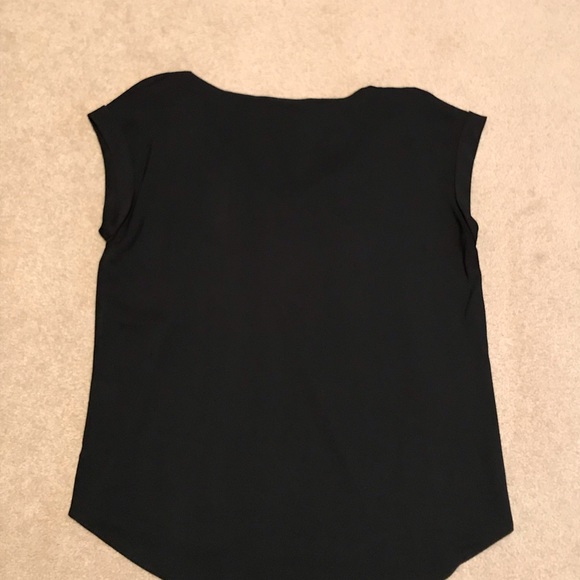 New York & Company Black Cap Short Sleeve shirt - Picture 4 of 4